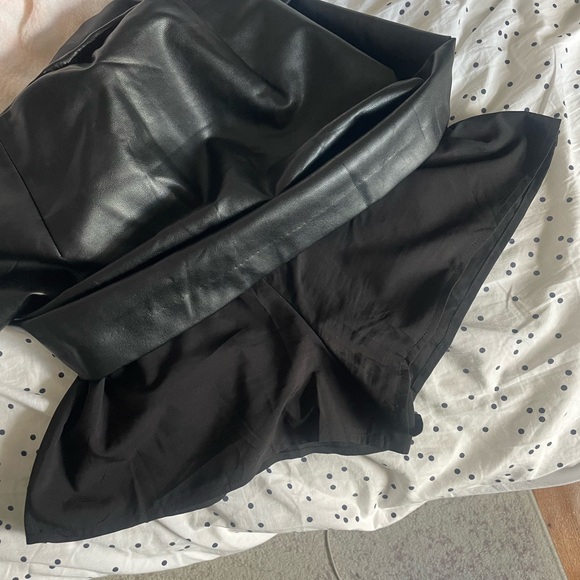 Abercrombie Black Leather Mini Skirt - Picture 5 of 6